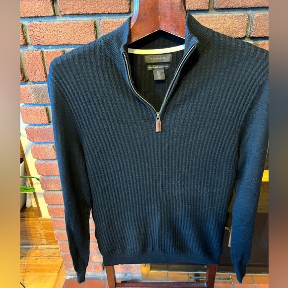 Used once Tahari fine merino sweater sizeL - Picture 2 of 7